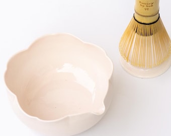 Set di Matcha Sakura in ceramica fatto a mano Chawan / Ciotola Matcha con fiori di ciliegio / Amante del Matcha / Regalo Coquette