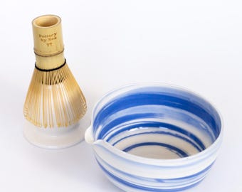 手作りの陶器製ブルーマーブル模様の抹茶碗｜ユニークなブルーの茶碗