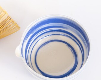 手作りの陶器製ブルーマーブル模様の抹茶碗｜ユニークなブルーの茶碗