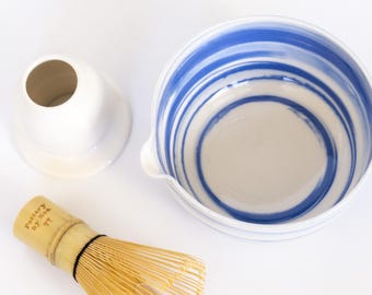 手作りの陶器製ブルーマーブル模様の抹茶碗｜ユニークなブルーの茶碗