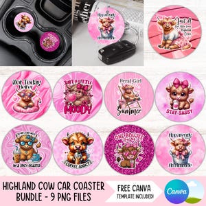 Puede incluir: Un conjunto de posavasos y llaveros rosas y marrones para coche con ilustraciones de vacas de las Highlands. Cada posavasos tiene un diseño único con frases como "Coffee Addict". El paquete incluye 9 archivos PNG.
