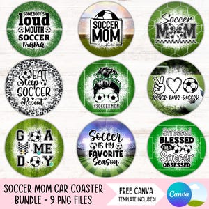 Puede incluir: Nueve posavasos redondos de coche verdes y blancos con diseños de fútbol. Los diseños incluyen texto como "Mamá de fútbol", "Comer Dormir Fútbol Repetir", "Paz Amor Fútbol", y "Estresado Bendecido y Fútbol Obsesionado".