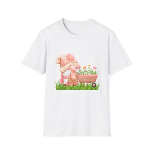 Koszulka unisex Spring Garden, koszulka Cute Bunny, koszula w kwiaty, prezent wielkanocny, odzież codzienna, codzienny komfort