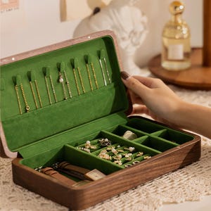 Walnussholz Schmuckschatulle für Frauen, tragbare Reise Schmuckschatulle, Halskette Ring Ohrring Organizer Box, Geburtstagsgeschenk, Jubiläumsgeschenk für Frau