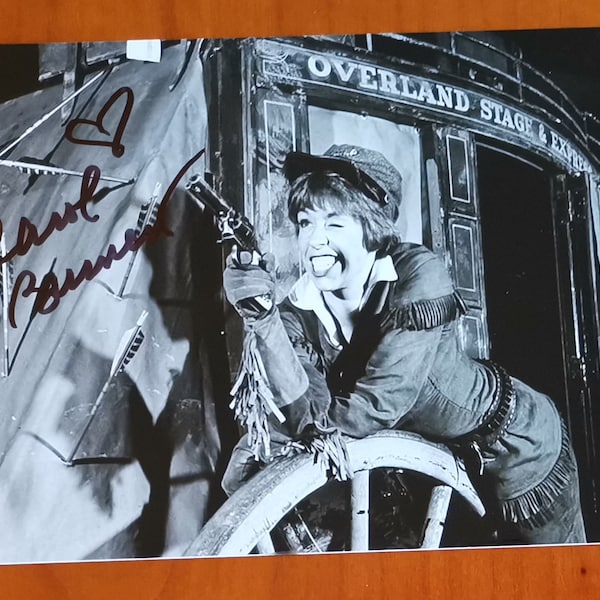 Carol Burnett Signed Autographed 7x5 Photo