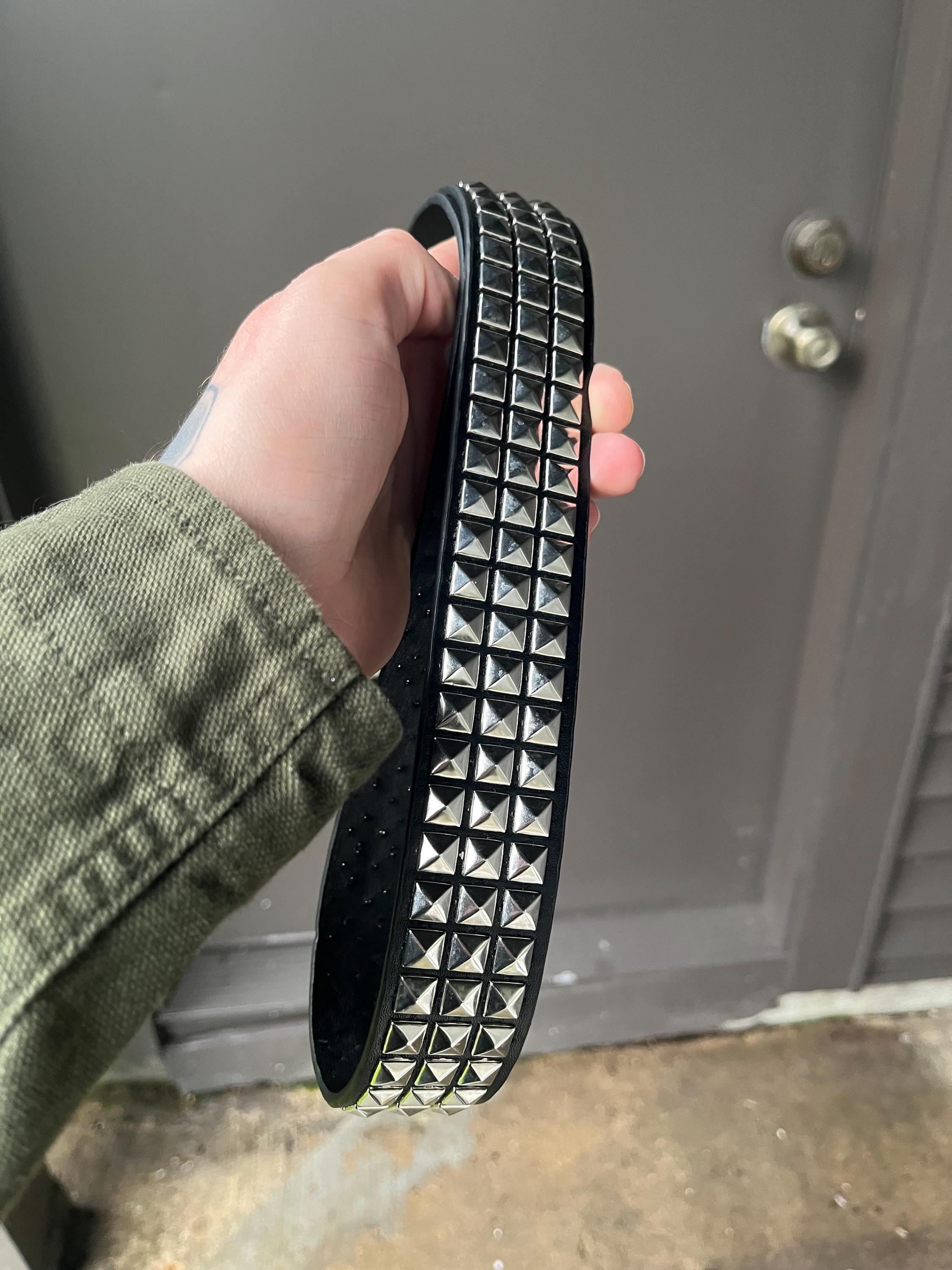 80s Black Studded Elastic Waist Belt Silver Pyramid Stud Punk Rock Cinch Belt Vintage Black Studded Punk Belt – 180 Cm – Silver Pyramid  main image 4
