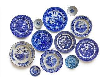 Vintage Blue Willow China Plates: English Chinoiserie Wall Decor
