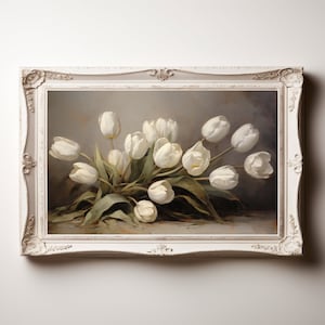 Puede incluir: Una pintura enmarcada de un ramo de tulipanes blancos con hojas verdes sobre un fondo gris.
