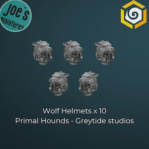 Pode incluir: Cinco capacetes de lobo cinzentos com detalhes de pêlo e componentes mecânicos. Os capacetes fazem parte da coleção "Primal Hounds" da Greytide studios. A imagem também inclui o texto "Wolf Helmets x 10" e "Joe's miniatures".
