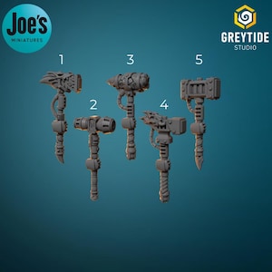 Puede incluir: Cinco martillos grises en miniatura con diseños detallados. Cada martillo tiene una forma de cabeza única, incluyendo formas de dragón y geométricas. La imagen incluye el texto "Joe's Miniatures" y "GREYTIDE STUDIO".