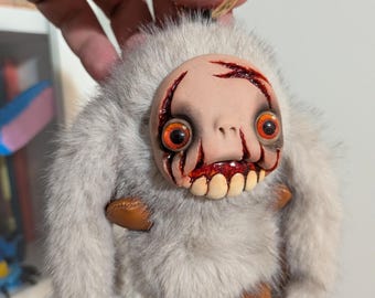 Chaveiro de Coelho Maligno e Assustador | Chaveiro de Pelúcia de Terror | Boneco de Coelho Gótico | Monstro Assustador e Fofo | Brinquedo de Arte de Terror Feito à Mão