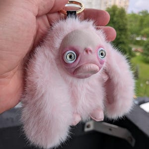 Kuslig söt kaninnyckelring, kryptid plyschberlock, konstig kaninplysch, handgjord skräcknyckelring, gotisk kawaii-present, udda plyschdocka