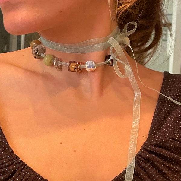 Pièce unique: collier perles vintage et fil organza