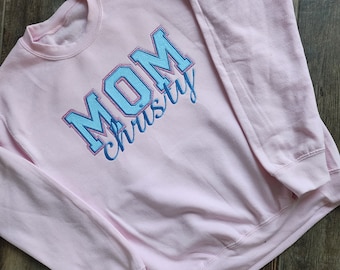 Sudadera MOM con nombre bordado camisa monograma personalizada para mamá regalo Día de las Madres Jack y Jill Top Mama Sweater rosa o azul