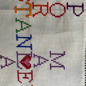 ¡Punto de cruz de crucigrama personalizado! ¡Incluya miembros del hogar, mascotas, calles, ciudades y países! ¡Usa cualquier palabra que te represente! imagen 3