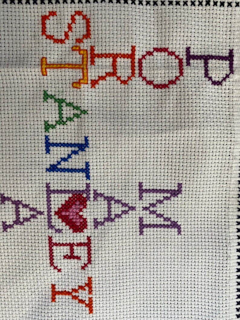 ¡Punto de cruz de crucigrama personalizado! ¡Incluya miembros del hogar, mascotas, calles, ciudades y países! ¡Usa cualquier palabra que te represente! imagen 3