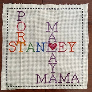 ¡Punto de cruz de crucigrama personalizado! ¡Incluya miembros del hogar, mascotas, calles, ciudades y países! ¡Usa cualquier palabra que te represente! imagen 5