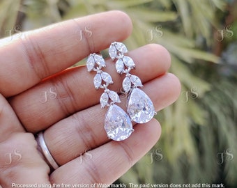 Boucles d'oreilles pendantes diamant VVS1/D créées en laboratoire et diamants pendants plaqués or blanc 14 carats pour femme