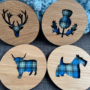 Posavasos escoceses de madera