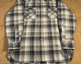 Camisa vintage de los años 80 con botones de perlas y cuadros escoceses de estilo western de alta calidad, hecha en EE. UU., de lana, multicolor, con cuadros grandes sombreados y degradados.