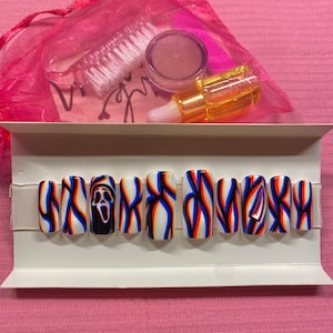 Trippy Glitch Scream press on nails  (hand painted and reusable)