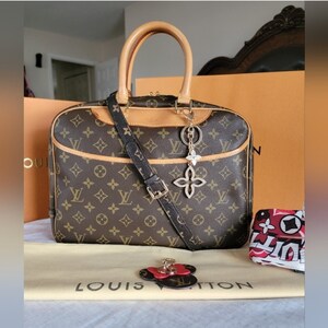 used Women Pre-owned Authenticated Louis Vuitton Monogram Trouville Calf Canvas Brown Handbag Top HandleBag, Women's, Size: Medium