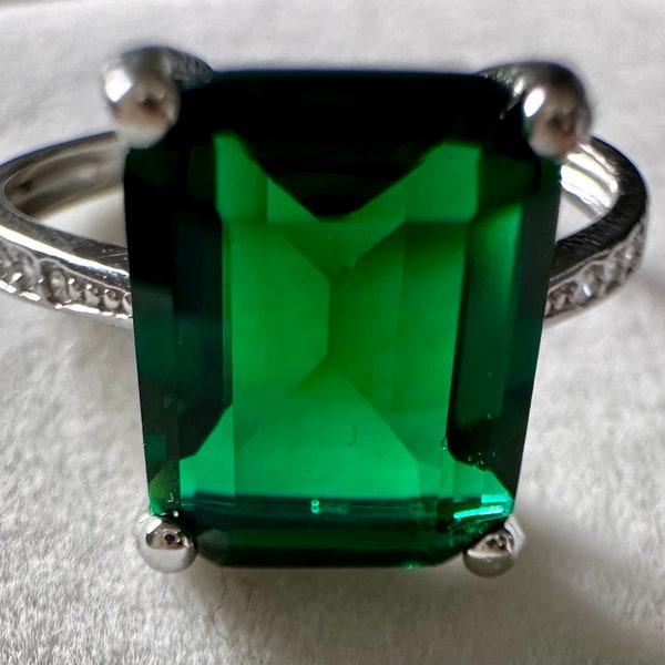 Emerald ring in green 925 sterling silver for women