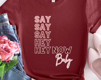 Maroon love anthem T-shirt, shirt romantiek vibes, Maroon Concert-T-shirt, Say Say Say Hey Hey Now baby, cadeau voor haar, cadeau voor koppels, Maroon Songtekst-T-shirt