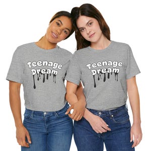 Teenage dream-shirt, T-shirt met esthetische graphic, trendy Y2K-shirt, T-shirt met druipende letters, cool tiener-T-shirt, edgy T-shirt, shirt geïnspireerd op popmuziek afbeelding 6