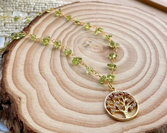 Baum des Lebens Halskette | Peridot Perlen Choker, Peridot Halskette, Grüner Kristall Choker, Goldbaum Halskette, August Geburtsstein Halskette