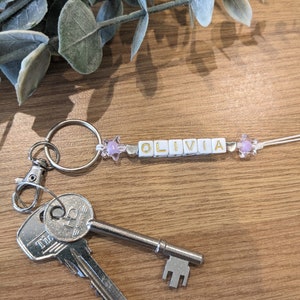 Personalised name letter bead keyring, School keyring, Name keyring, Party bag gifts, name school / class leavers gifts, party bag fillers Purpurowy
