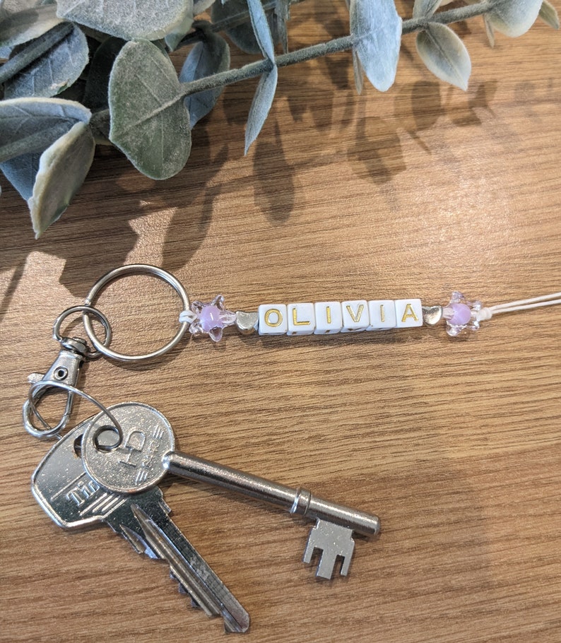 Personalised name letter bead keyring, School keyring, Name keyring, Party bag gifts, name school / class leavers gifts, party bag fillers Purpurowy