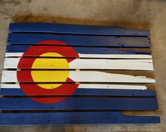 Bandera de Colorado hecha de paletas viejas