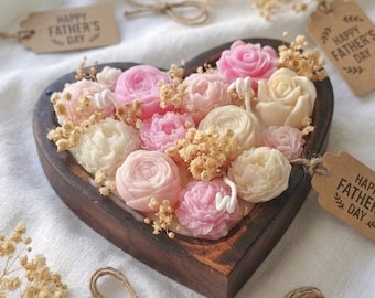 Herzförmige Kerze in einer Holzschale, handgefertigte Kerze mit Blumenstrauß, romantisches Hochzeitsgeschenk, einzigartiges Geburtstagsgeschenk für sie, Tischdekoration