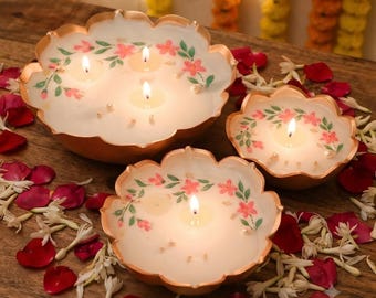 Diwali-Geschenkset mit Kerzen | Festlicher Präsentkorb | Handbemaltes goldenes Lotus-Urli-Kerzenset | Florales und perlenverziertes Geschenkset, 3er-Pack
