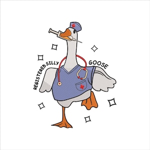 Könnte beinhalten: Eine Cartoon-Gans in Krankenschwester-Uniform, Mütze und Stethoskop, die eine Spritze im Schnabel hält. Der Text "REGISTERED SILLY GOOSE" umrundet die Gans. Die Gans steht auf einem Bein mit fröhlichem Gesichtsausdruck.