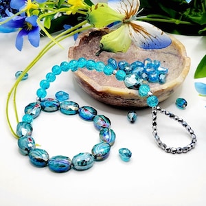 Crystal Blue Finger Ring Glass Bead Sky Blue Crackle Quartz and Blue Oval Iridescent Faceted Beaded Stretch Bracelet