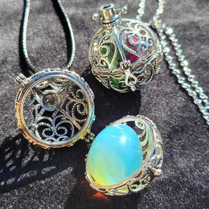 Natural Gemstone Silver Open Locket Cage Pendant Raw Stone Healing Meditation Natural Crystal Egg Gemstone Unisex Pendant Necklace
