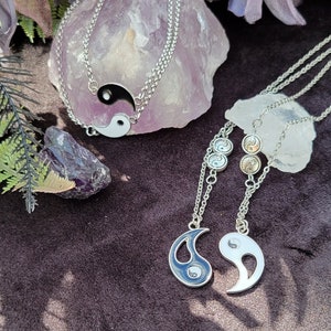 Yin Yang Matching Silver Stainless Steel Necklace Set with Silver Yin Yang Carved Bead Pendant Design Necklace for Single, Couples