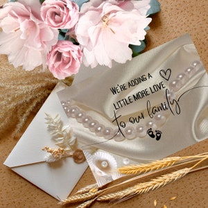 Schwangerschaftsankündigungskarte, die sagt, wir sind ein wenig mehr Liebe zu unserer Familie von 5 Designs Printable Instant Download Digitale Datei
