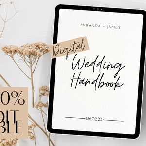 Può includere: Un manuale di nozze digitale su uno schermo di tablet con il testo "Digital Wedding Handbook" e "Miranda + James" e la data "06.02.23". Il tablet è su una superficie bianca con fiori secchi.