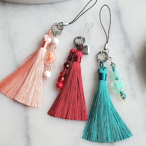 Sac à main à breloques, pompons aux couleurs vives, porte-clés à breloques, porte-clés à perles, accessoires de sac à main, breloque de sac à pompons bohème fait main