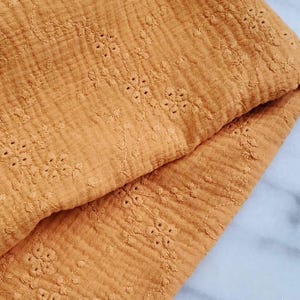 ダブルガーゼコットンスカーフ、刺繍コットンスカーフ、マスタードイエロースカーフ、ショルダーラップスカーフ、コットンファイバースカーフ、コットンモスリンスカーフ