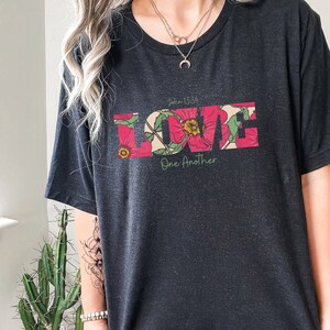 Christelijk shirt - &quot;Love One Another&quot; TShirt - Graphic Tee - Christian Apparel