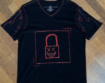 Encerrado en camiseta