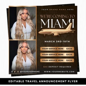 Könnte beinhalten: Werbeflyer mit Reise-Thema. Es zeigt zwei Fotos einer blonden Frau. Der Text lautet "We're Coming to Miami" mit einer goldenen Flugzeuggrafik. Der Flyer enthält Daten und Service-Details.