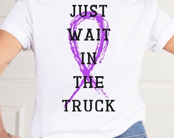 Camiseta "Just Wait in The Truck", camiseta de concientización sobre la violencia doméstica, camiseta "Love Doesnt Hurt", DV, DV Warrior, camiseta de música country, defensor de DV