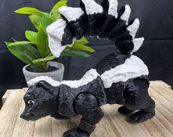 3D Printed Articulating Skunk - Flexi Skunk - Poseable and Collectible Animal Figure - 3D Printed Toy