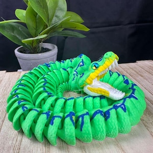 Articulating Green Tree Python - 3D Printed Realistic Snake Fidget Toy - Custom SINGLE Color Option