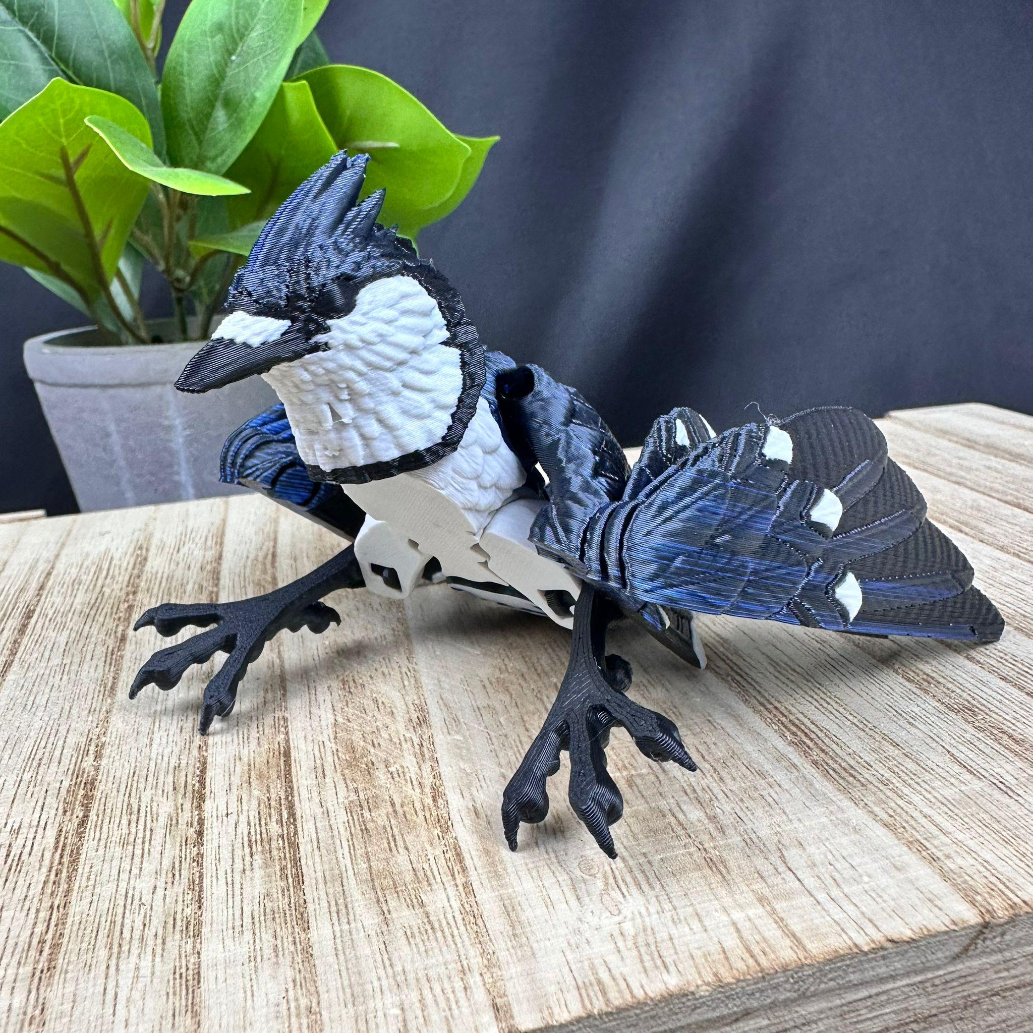 3Dプリント製ブルージェイ – 可動式の翼と尾を持つ関節可動式の鳥